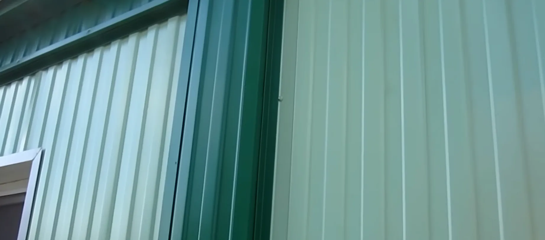 Обшивка дома профнастилом: учитываем нюансы